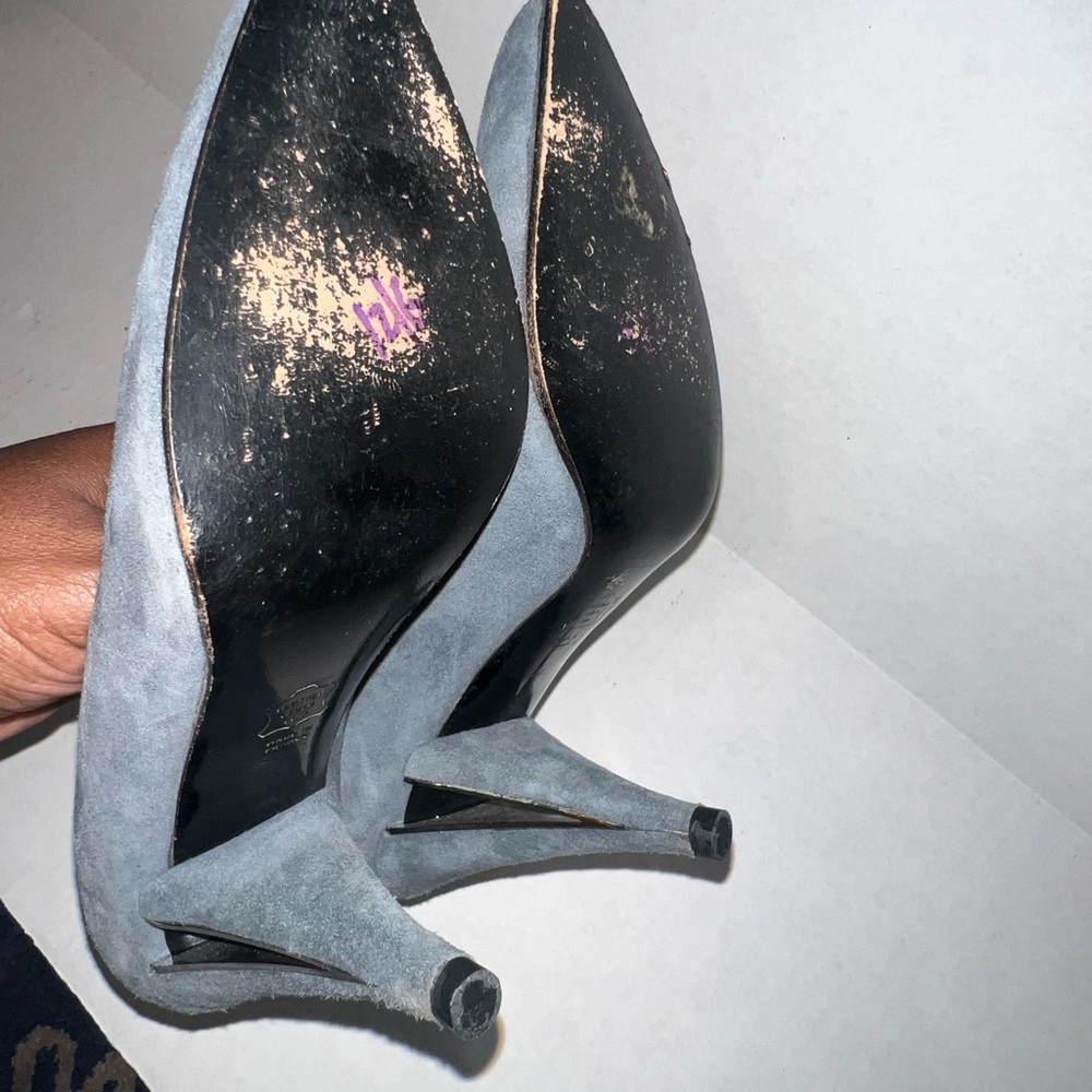 Charles Jourdan Sleek Suede Gray Heels - Picture 12 of 13